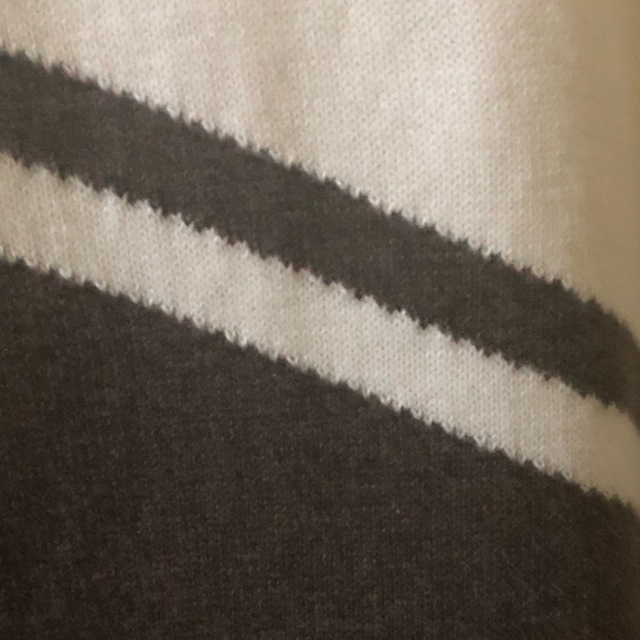 New Woman’s Marble Asymmetric Sweater NWT! - Picture 9 of 14